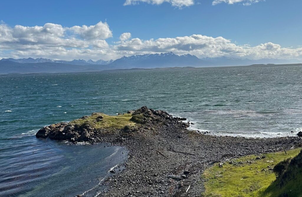 vista do Canal Beagle da trilha da Estância Túnel